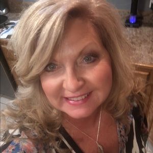 Meet your Posher, Denise